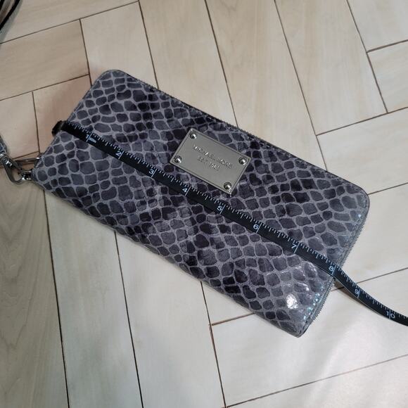 Michael Kors Grey Black Snakeskin Embossed Leather Wallet - Picture 12 of 15